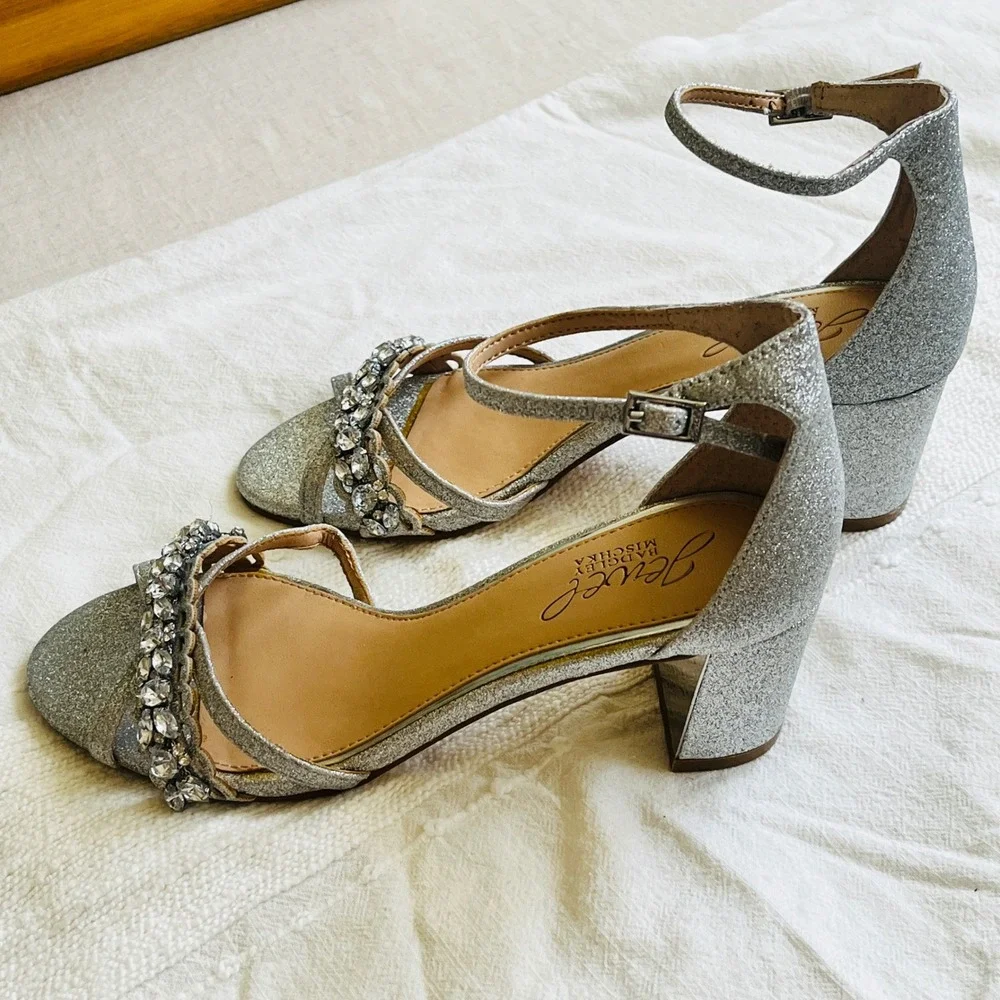Jewel Badgley Mischka Giona Silver Glitter Block Heel Evening Sandals Size 5 US